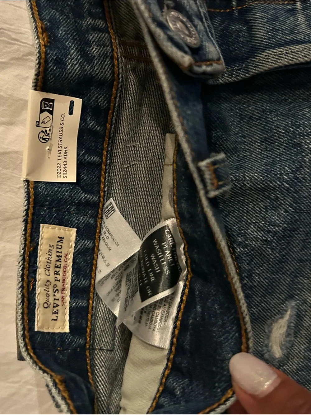NWT Levi's 501 Distressed Denim Shorts in Dark Blue